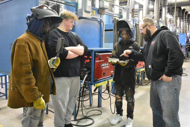 Kentwood students working in MTEC welding lab.