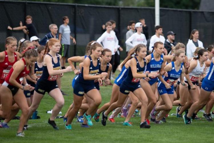 GRCC women's team runners at the starting line.