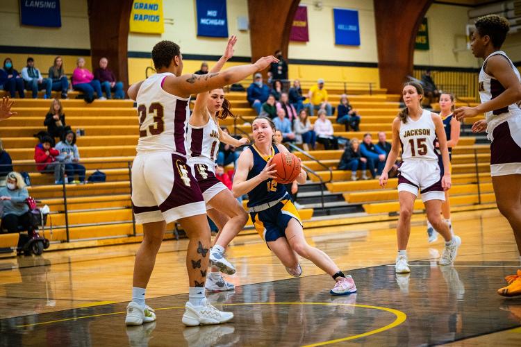 Marlene Bussler driving to the basket.