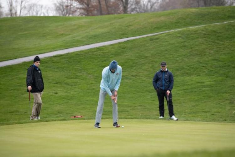 GRCC golfer putting on a green.