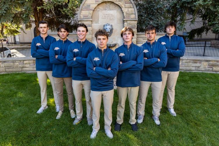 GRCC golf team members posing with the iconic lion fountain.