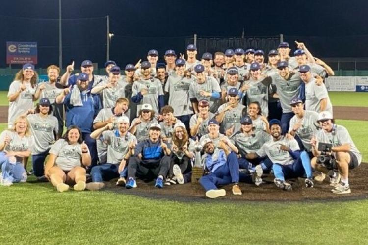 The Growlers celebrate their championship.