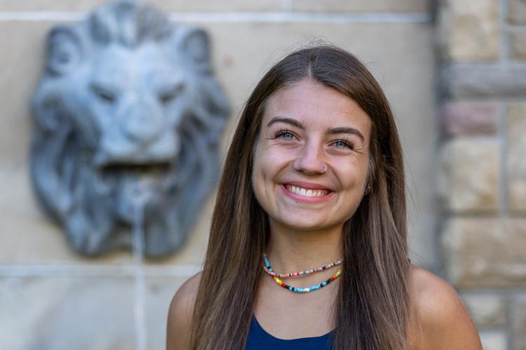 Portrait of Kaylee Scott with iconic lion fountain.