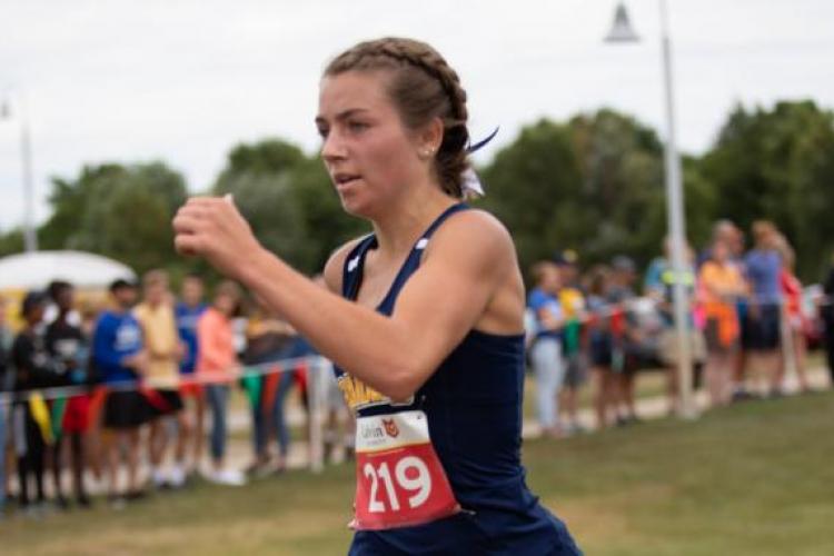 Kaylee Scott running at Calvin.