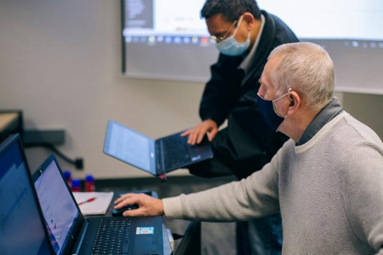 Svetoslav Pavlov working with a student.