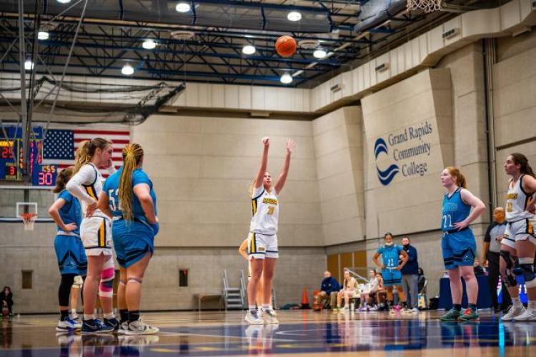 Sally Merrill shooting a free throw.