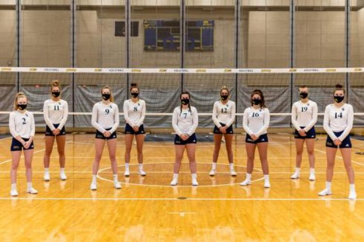 Volleyball team wearing masks. 